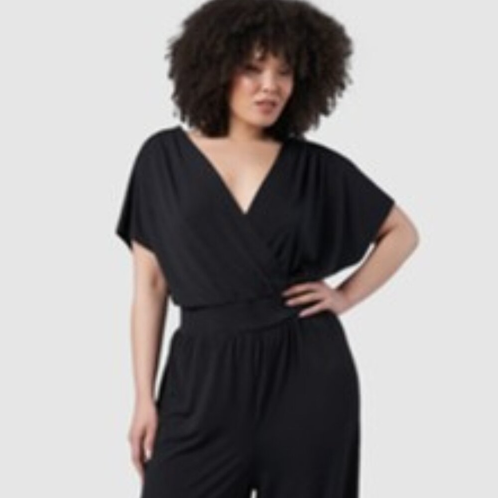 curvy, plus size black jumpsuit Deep V neckline  size xl Sansara